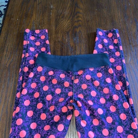 Woman’s Nike dri fit athletic leggings - Picture 4 of 4